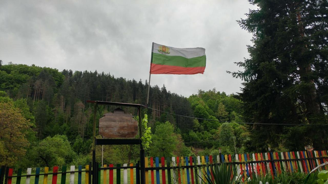 Къща За Гости Дъга Cherni Osum ภายนอก รูปภาพ
